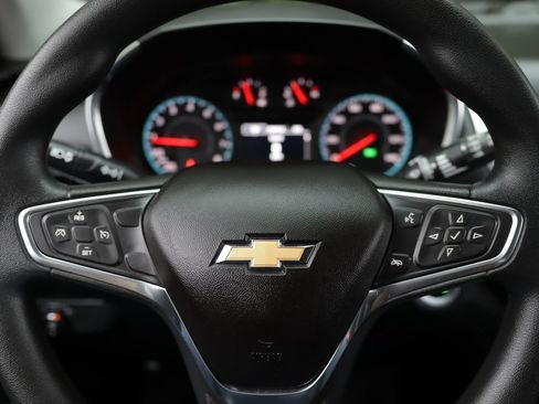 Used 2018 Chevrolet Equinox LT FWD image 10