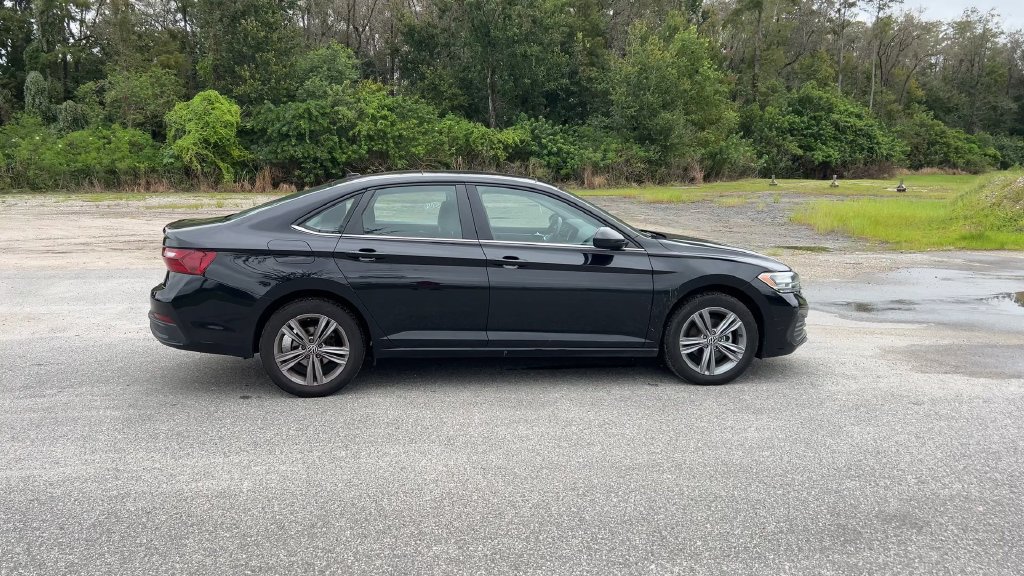 Used 2024 Volkswagen Jetta SE FWD image 9