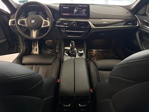 Used 2021 BMW M550i xDrive w/ Dynamic Handling Package AWD/4WD image 17