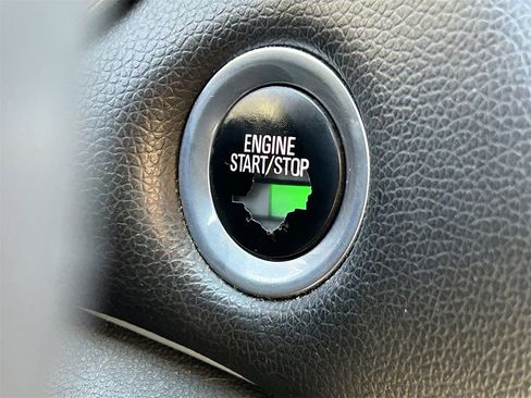 Used 2017 Chevrolet Malibu Hybrid w/ Leather Package image 10