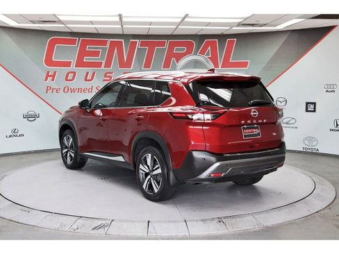 Used 2023 Nissan Rogue SL w/ SL Premium Package FWD image 3