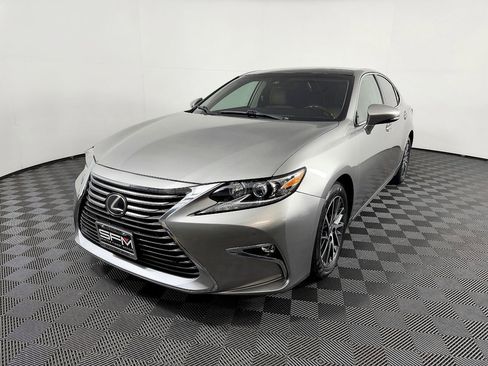 Used 2016 Lexus ES 350 w/ Navigation System Package image 3