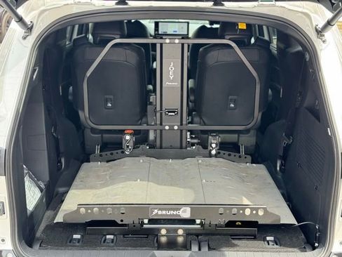 Used 2025 Toyota Sienna Platinum AWD/4WD image 35