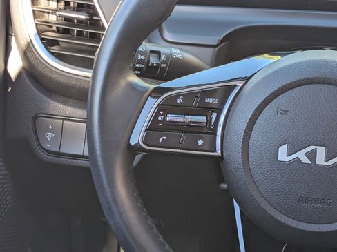 Used 2025 Kia Seltos EX w/ EX Sunroof Package image 17