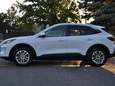 Used 2021 Ford Escape SE image 9