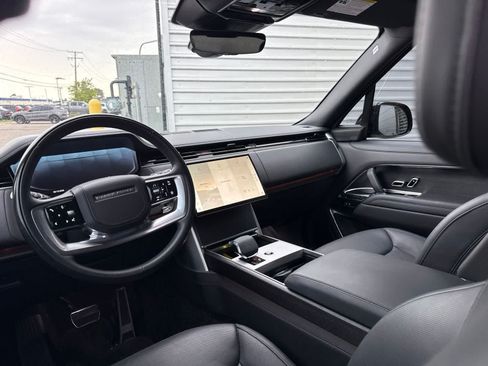 Used 2024 Land Rover Range Rover Long Wheelbase SE AWD/4WD image 11