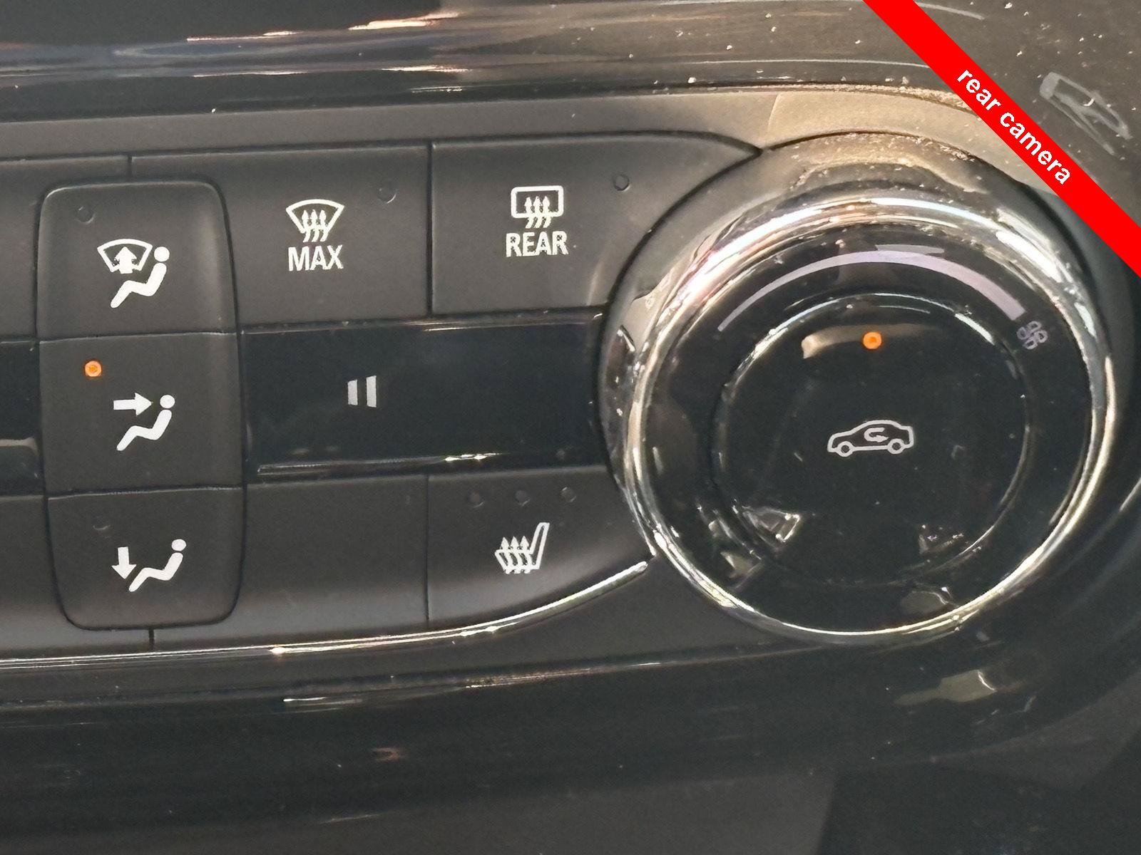 Used 2025 Chevrolet Trax LT w/ LT Convenience Package FWD image 5