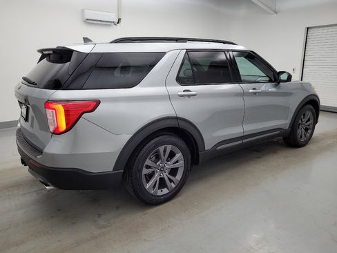 Used 2022 Ford Explorer XLT w/ Equipment Group 202A RWD image 10