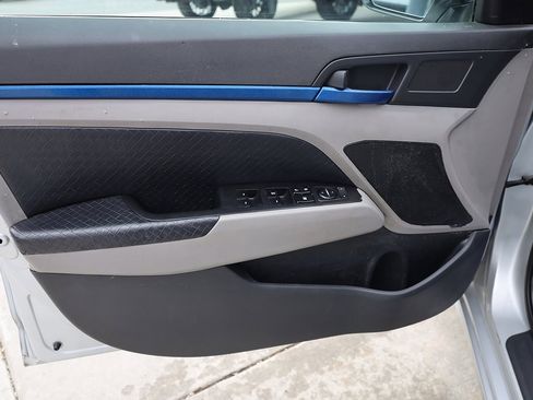 Used 2019 Hyundai Elantra SEL image 10