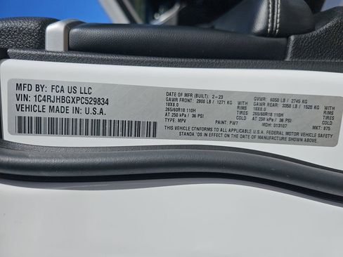 Used 2023 Jeep Grand Cherokee Limited image 43