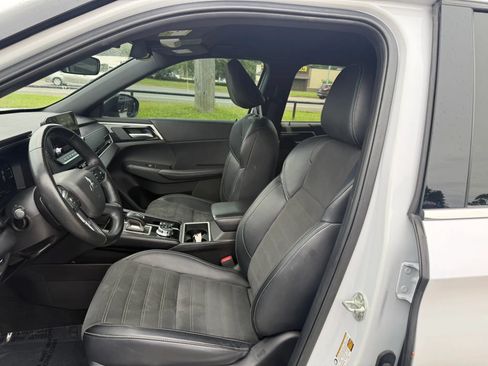 Used 2024 Mitsubishi Outlander SE Black Edition FWD image 15