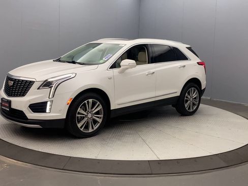 Used 2022 Cadillac XT5 Premium Luxury w/ Technology Package AWD/4WD image 9
