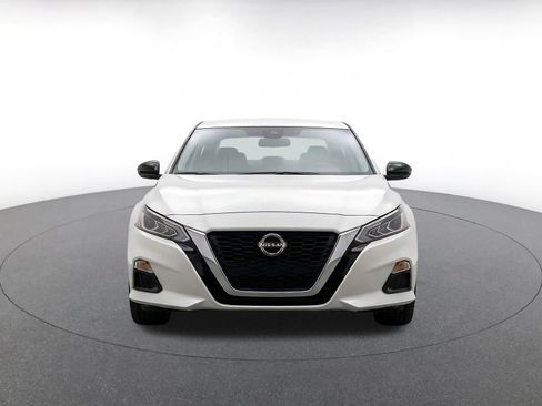 Used 2025 Nissan Altima 2.5 SV FWD image 2