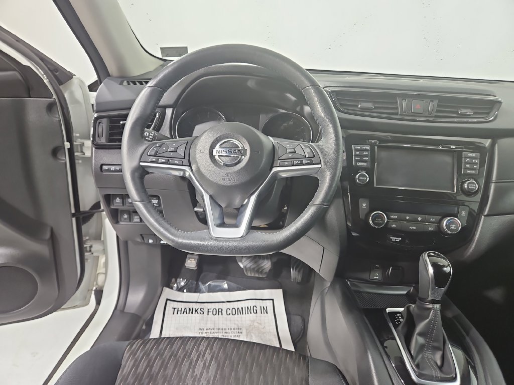 Used 2017 Nissan Rogue SV AWD/4WD image 14