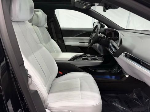 Used 2024 Cadillac Lyriq Sport image 21