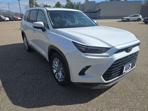 Used 2024 Toyota Grand Highlander Platinum image 7