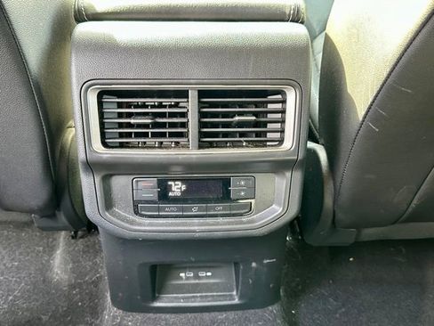 Used 2024 Volkswagen Atlas SE image 18