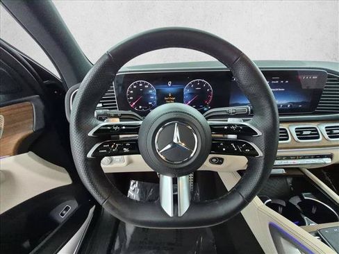 Used 2025 Mercedes-Benz GLS 450 4MATIC image 30