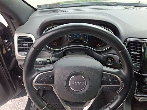 Used 2021 Jeep Grand Cherokee Laredo X AWD/4WD image 19