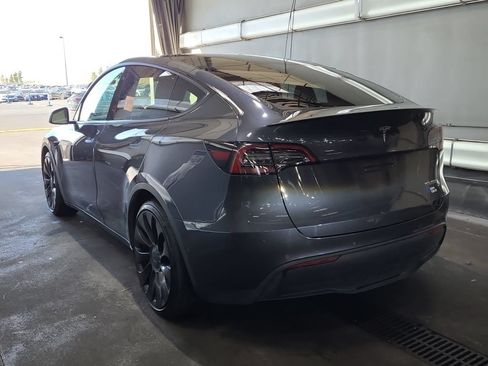 Used 2022 Tesla Model Y Performance AWD/4WD image 2