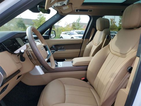 New 2025 Land Rover Range Rover SE image 5