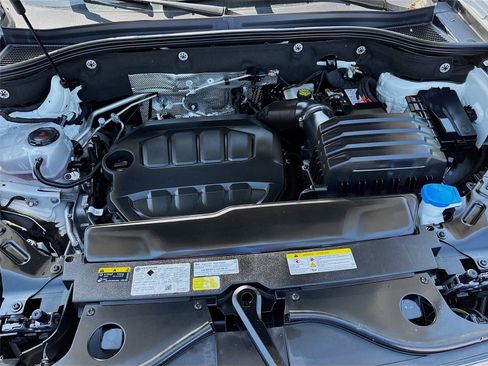 Used 2025 Volkswagen Atlas SE image 31