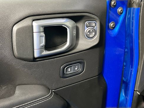 Used 2022 Jeep Wrangler Unlimited Sahara w/ Cold Weather Group AWD/4WD image 16