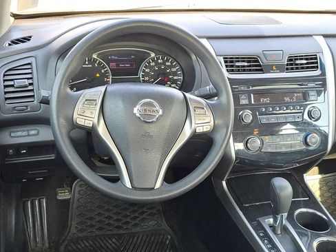 Used 2014 Nissan Altima 2.5 S FWD image 10