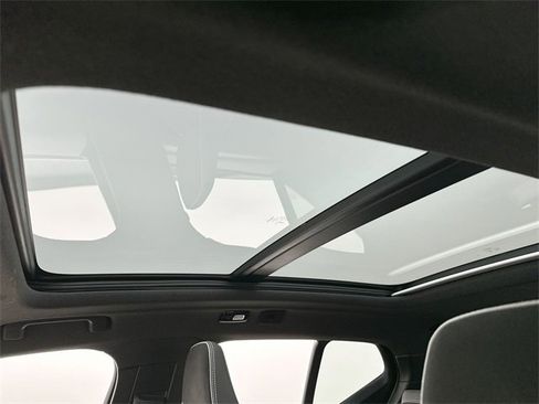 Certified 2025 Volvo XC40 B5 Plus image 22