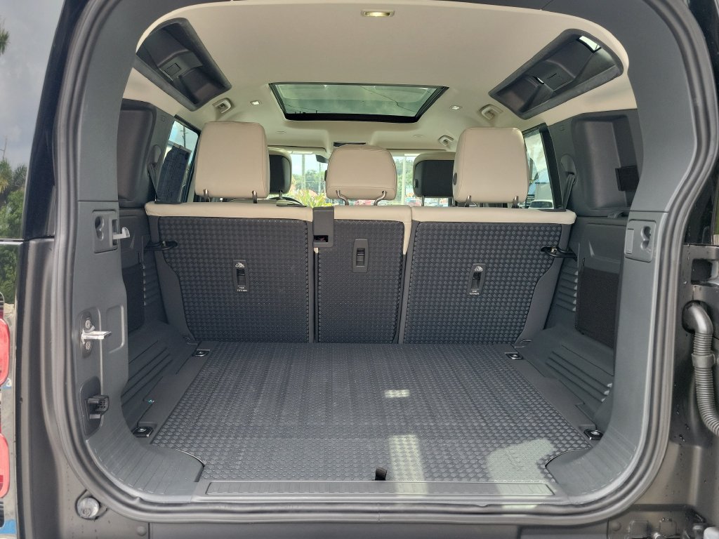 Certified 2024 Land Rover Defender 110 S AWD/4WD image 11