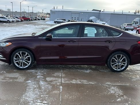 Used 2017 Ford Fusion SE w/ Equipment Group 201A image 6