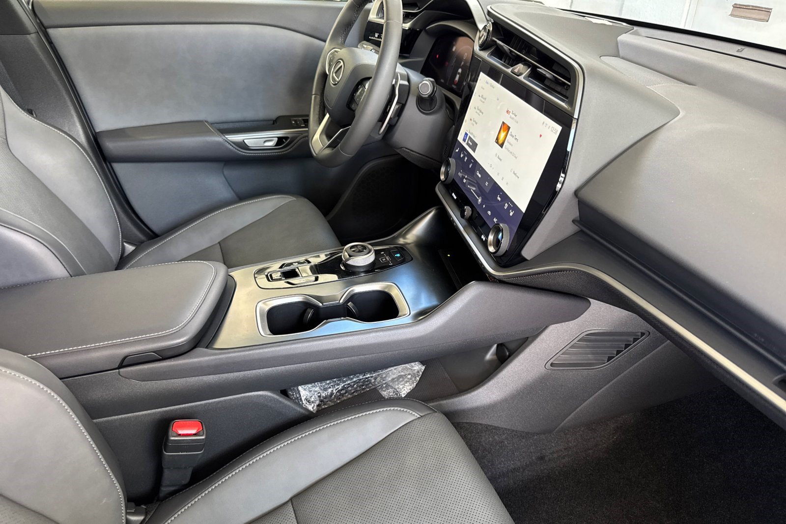 Used 2024 Lexus RZ 300e Premium w/ Technology Package FWD image 20