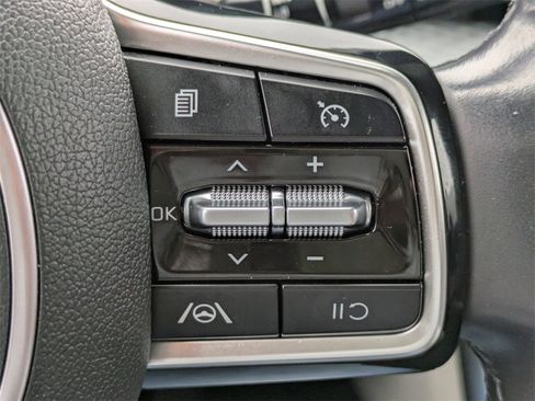 Used 2024 Kia Carnival LX image 27