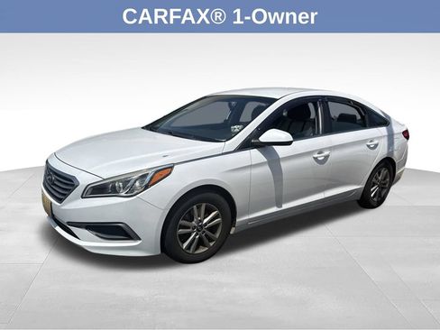 Used 2017 Hyundai Sonata SE FWD image 2