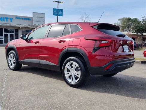 Used 2025 Chevrolet Trax LS image 6