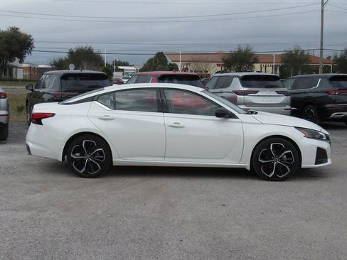 Certified 2023 Nissan Altima 2.5 SR FWD image 2
