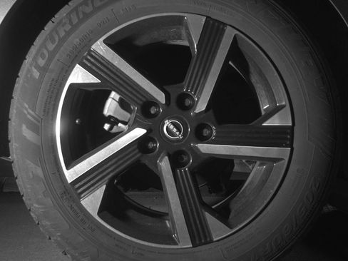 Used 2025 Nissan Sentra SV FWD image 15