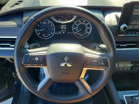 Used 2022 Mitsubishi Outlander SE image 29