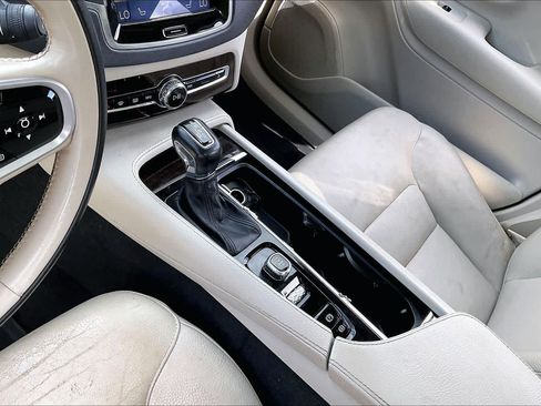 Used 2019 Volvo XC90 T6 Momentum w/ Advanced Package AWD/4WD image 16