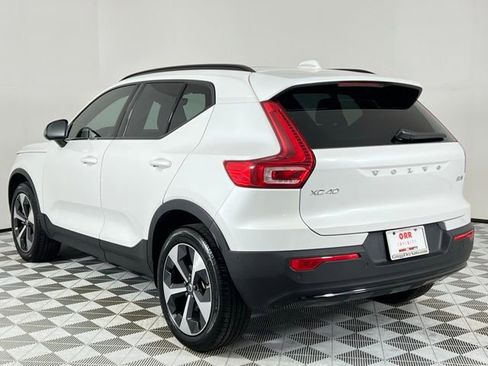 Used 2024 Volvo XC40 B5 Plus AWD/4WD image 8