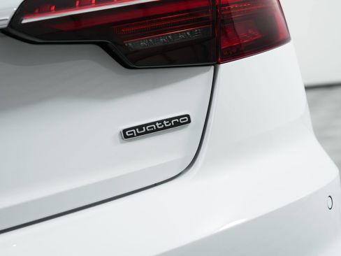 Used 2022 Audi A4 2.0T Premium w/ Convenience Package image 16