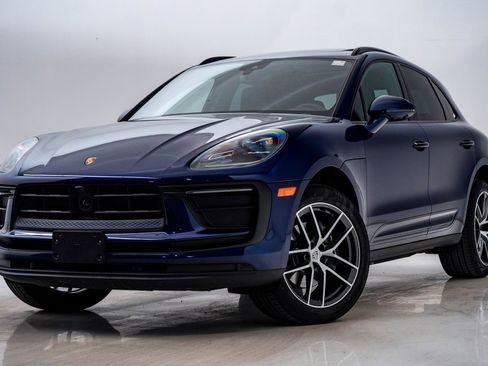 Certified 2025 Porsche Macan image 1
