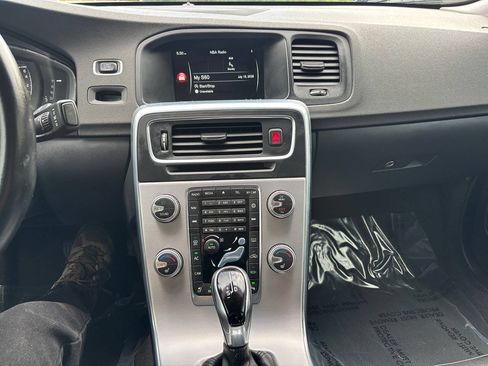 Used 2017 Volvo S60 T5 Dynamic FWD image 24