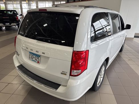 Used 2019 Dodge Grand Caravan SXT FWD image 3