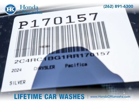 Used 2024 Chrysler Pacifica Touring-L FWD image 26