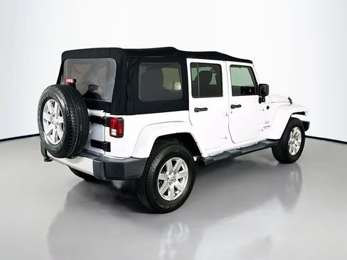 Used 2018 Jeep Wrangler Unlimited Sahara w/ Connectivity Group AWD/4WD image 7