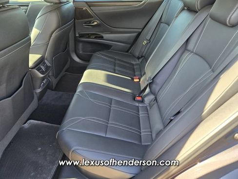 Certified 2022 Lexus ES 300h w/ Accessory Package FWD image 13