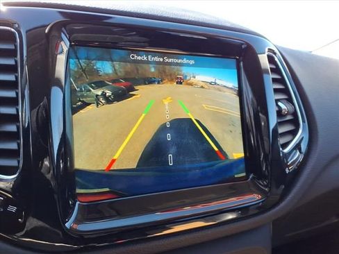 Used 2018 Jeep Compass Limited w/ Navigation Group image 19