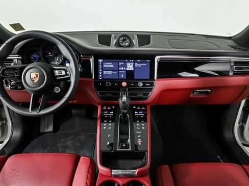 New 2026 Porsche Macan image 18