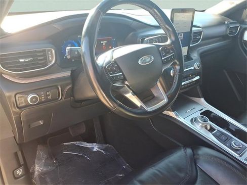 Used 2020 Ford Explorer Platinum w/ Premium Technology Package image 8